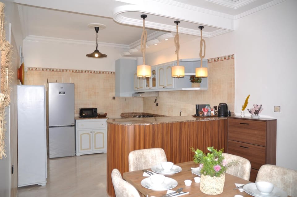 Kitchen or kitchenette, Food and drinks, Dining area, Food, minibar, oven, pet friendly, stove