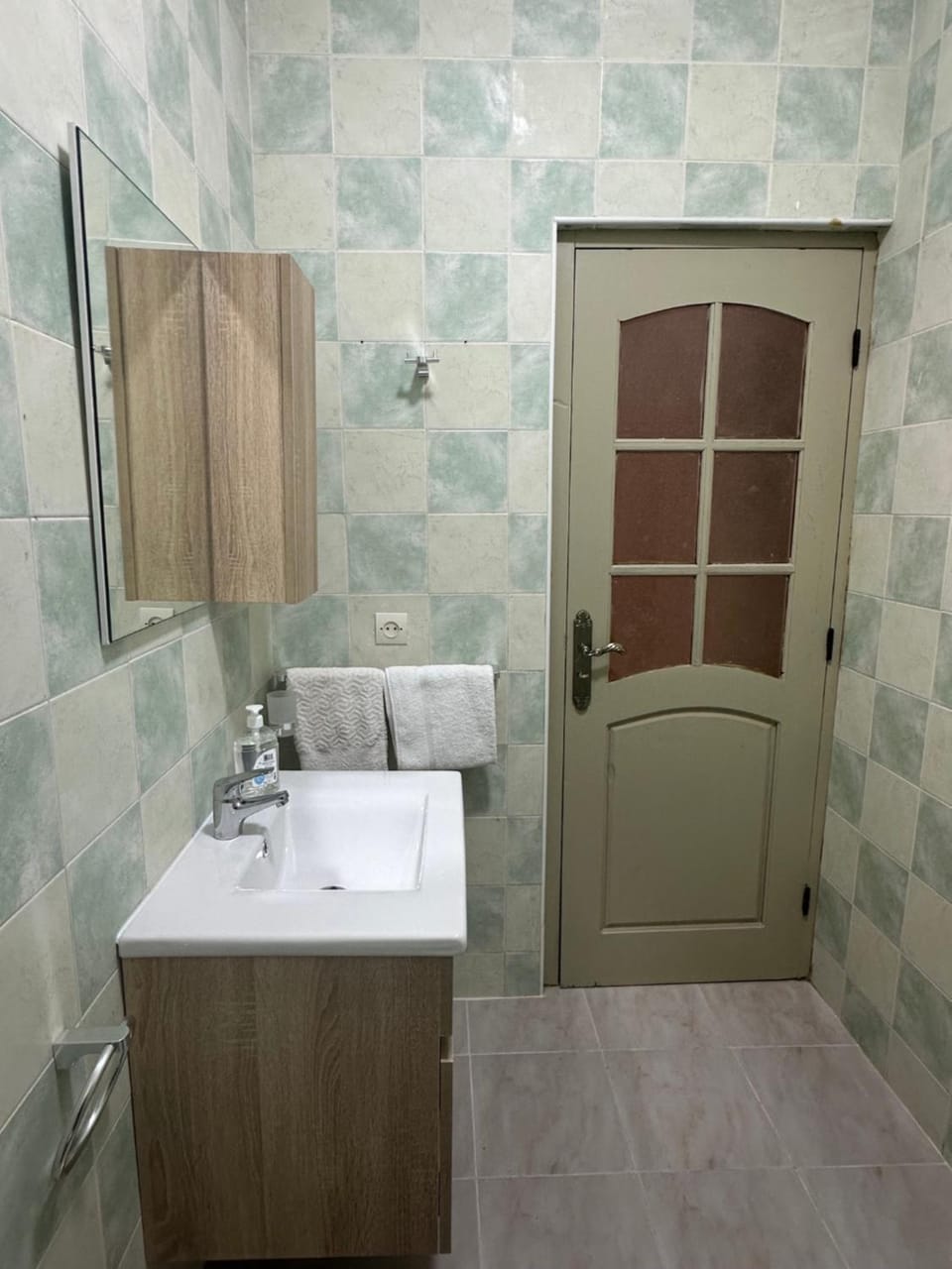 Bathroom, towels