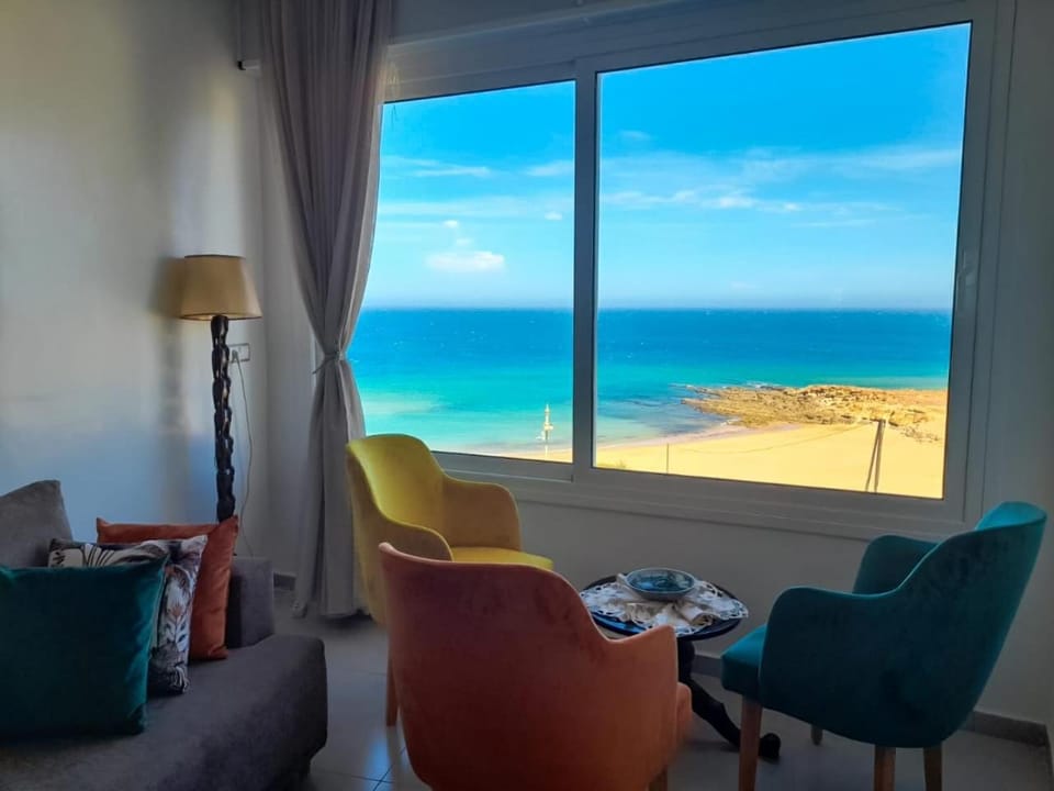 Seafront overlooking beach Apartment in Tangier
