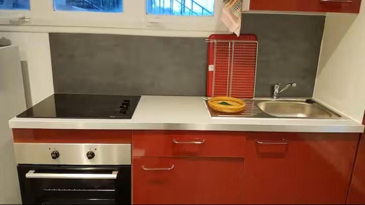 Kitchen or kitchenette, pet friendly, stove