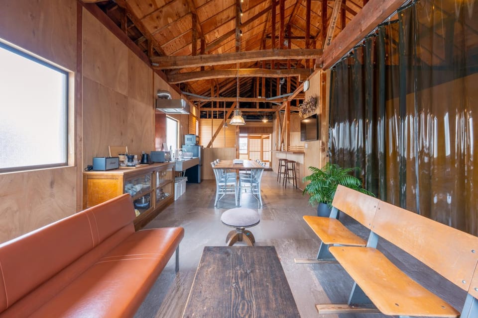 Living room, Food and drinks, Food and drinks, Dining area