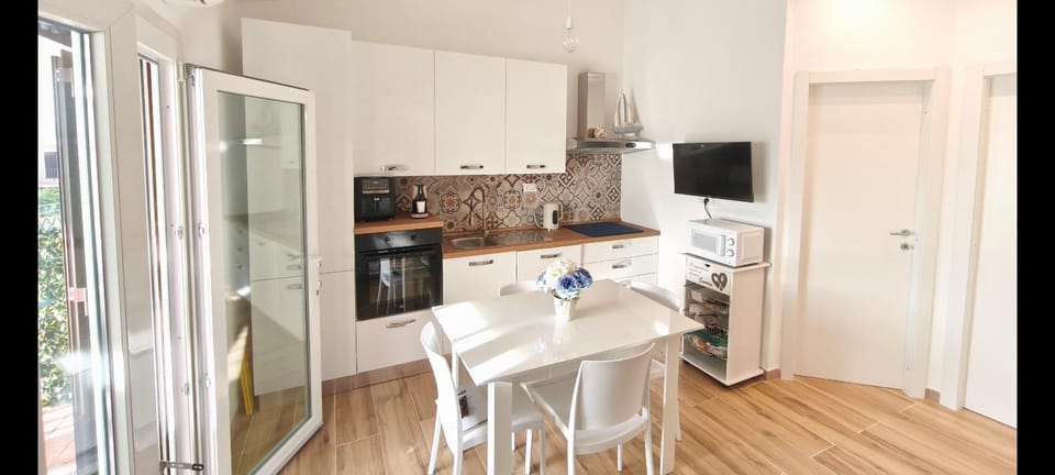 Property building, Kitchen or kitchenette, Living room