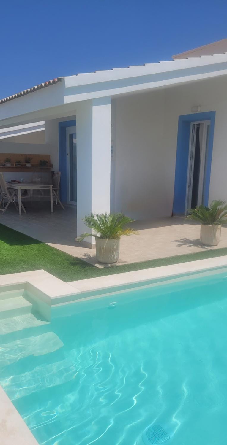 Property building, Swimming pool, Breakfast