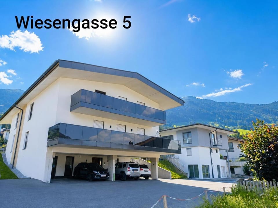 Property building, Day, Neighbourhood, Mountain view, Parking