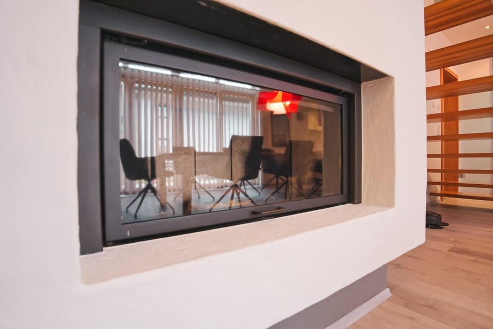 Seating area, fireplace