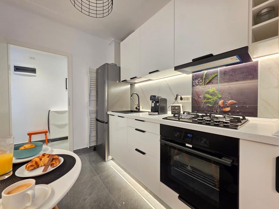 Dining area, oven, kitchen
