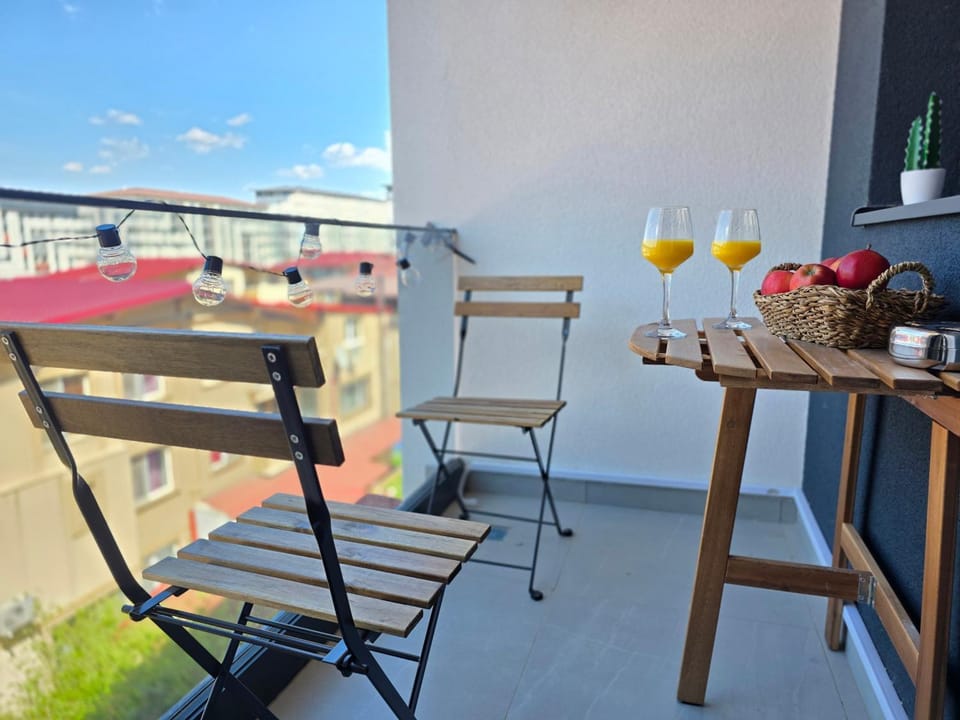 View (from property/room), Balcony/Terrace, Seating area, Dining area
