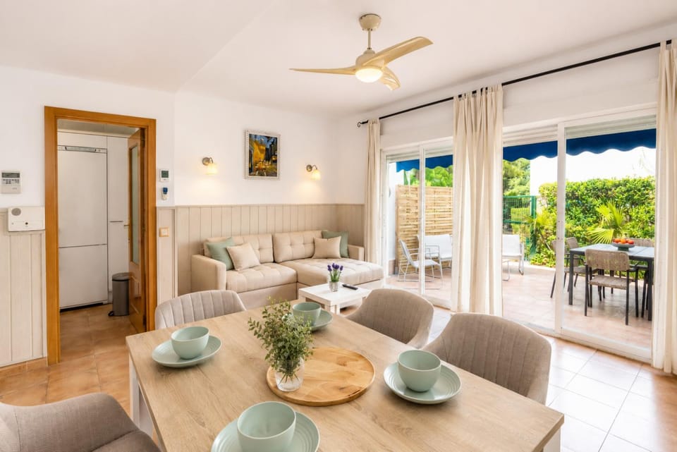 Lounge or bar
