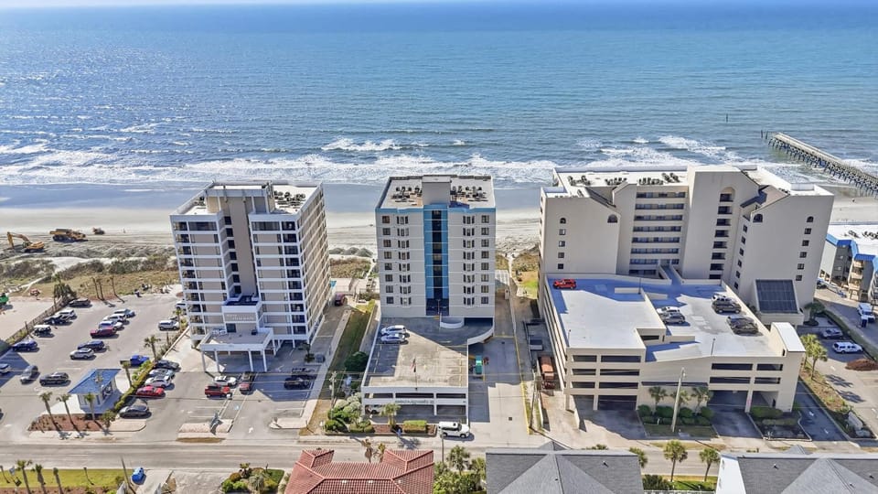 Sandy Bits Oceanfront Premium Condo with Pool House in North Myrtle Beach