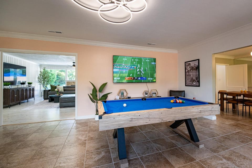 Communal lounge/ TV room, Billiard, Game Room, TV and multimedia, Seating area