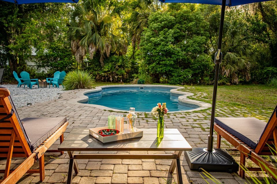 Patio, Garden, Swimming pool, sunbed