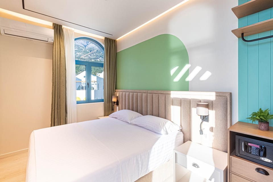 Santorini Luxury Room 1 - Private Terrace with Sea View, Parking and more Apartment in Vlorë County, Albania