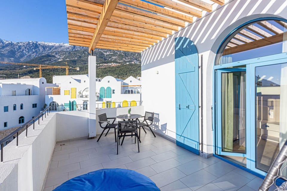 Santorini Luxury Room 1 - Private Terrace with Sea View, Parking and more Apartment in Vlorë County, Albania