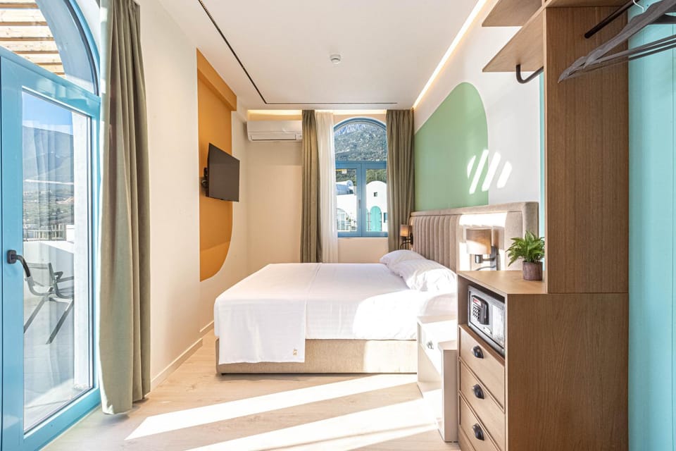 Santorini Luxury Room 1 - Private Terrace with Sea View, Parking and more Apartment in Vlorë County, Albania