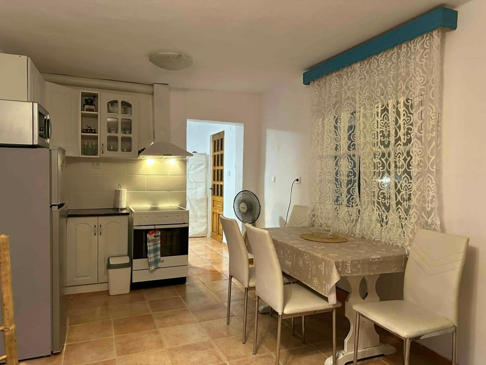 Living room, Seating area, Dining area, pet friendly