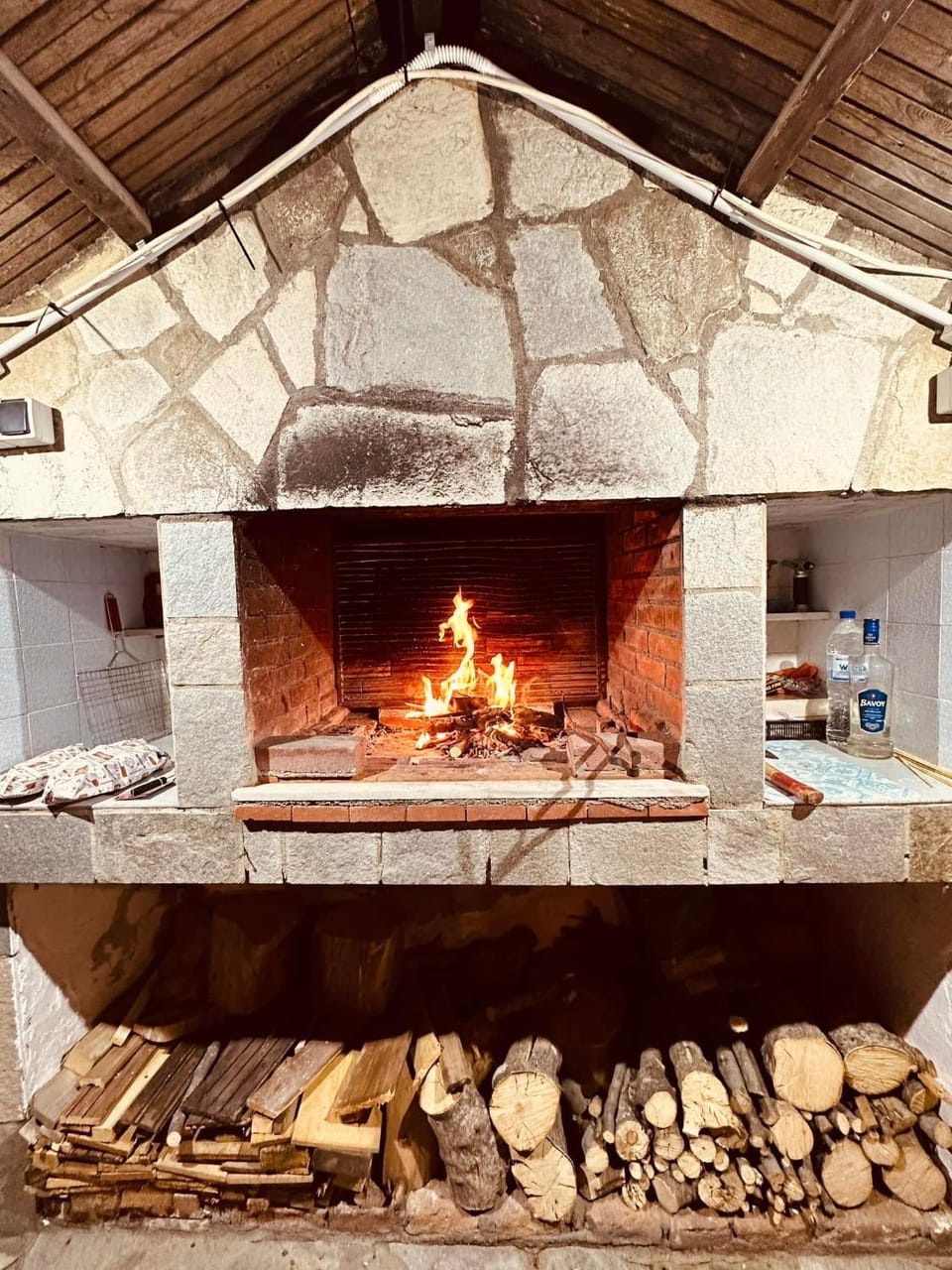 BBQ facilities, fireplace
