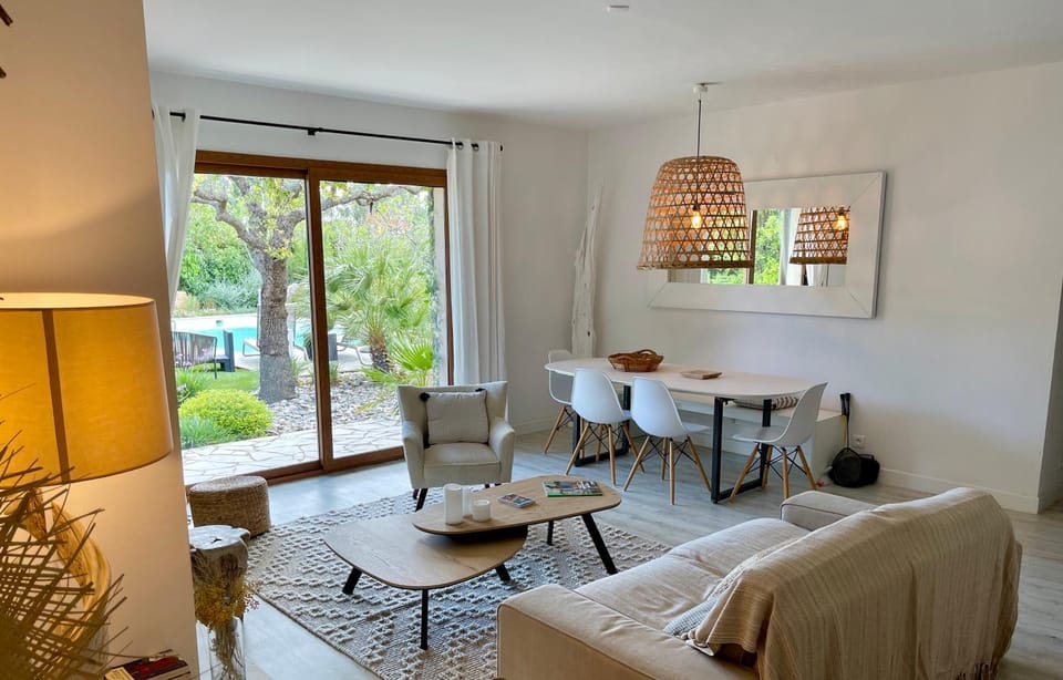 Communal lounge/ TV room, Living room, Seating area, Dining area, Garden view, Pool view