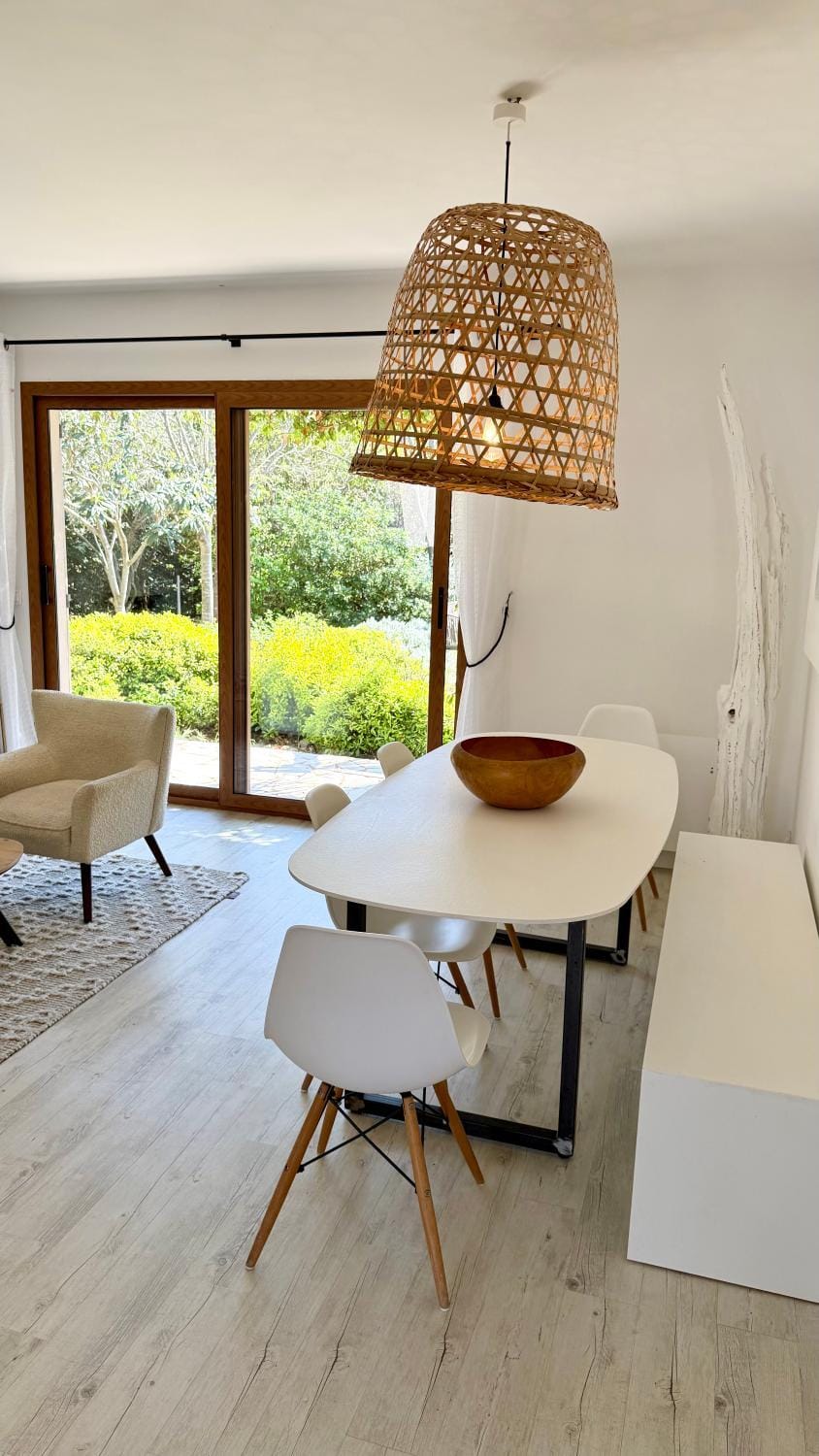 Dining area, Garden view, fireplace