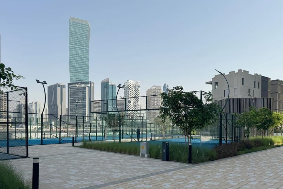 Elite Canal View Stay Padel & Basketball Courts Apartment in Dubai