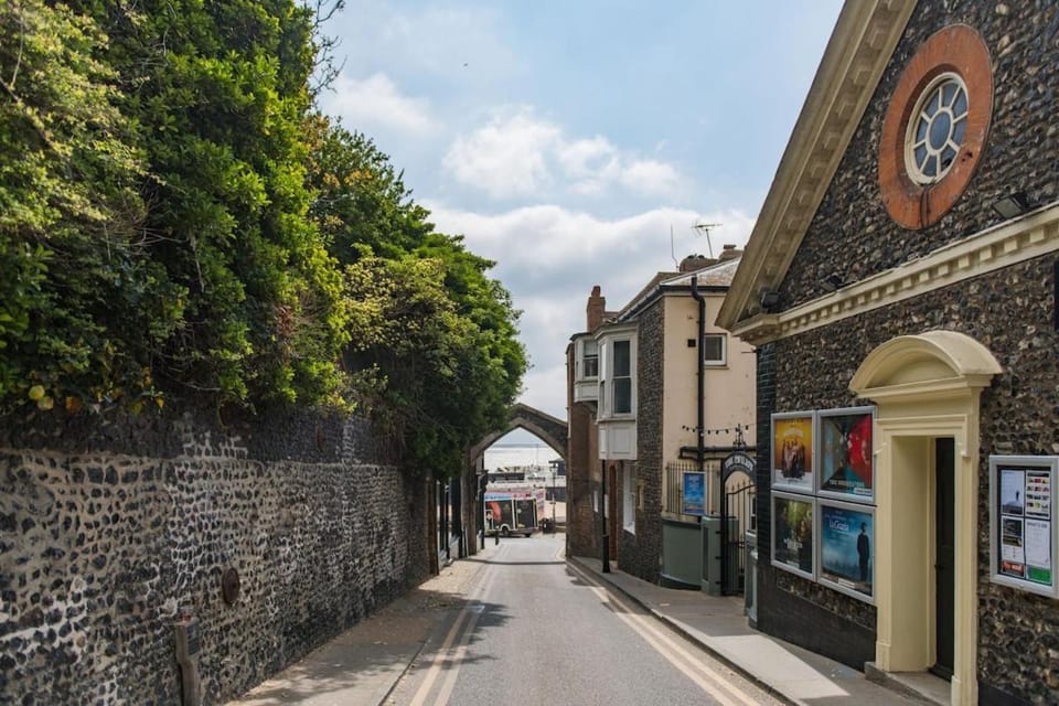 The Tide House by Keepers Cottages House in Broadstairs