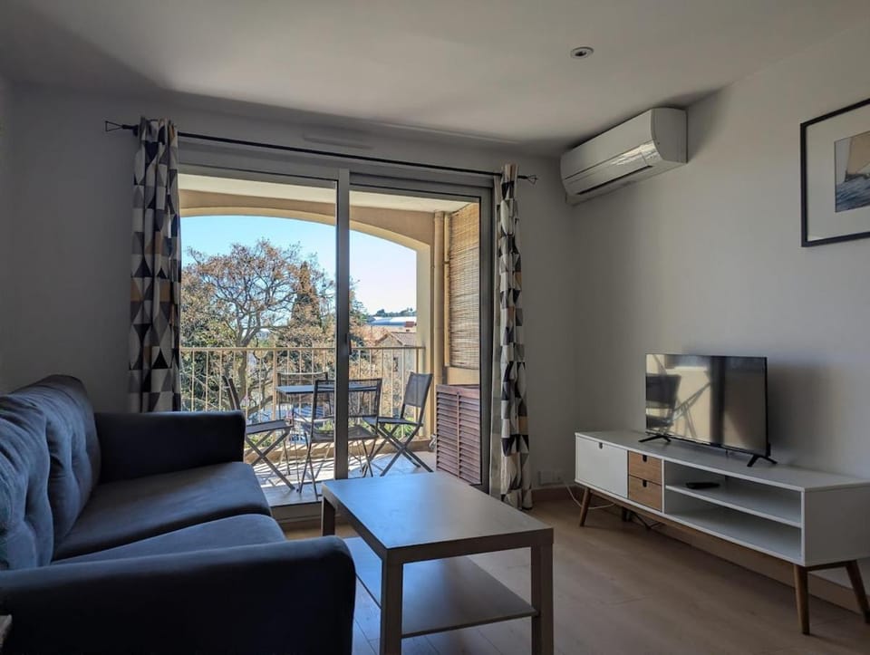TV and multimedia, Living room, air conditioner