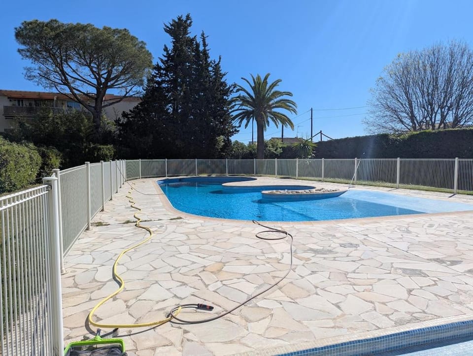 Swimming pool, Swimming pool
