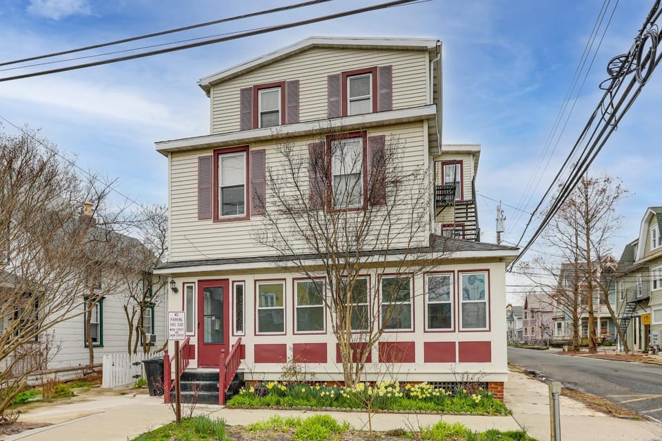 Steps to Shore & Boardwalk! Ocean Grove Getaway Apartment in Ocean Grove