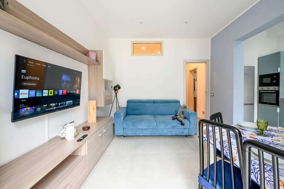 TV and multimedia, Living room, Dining area