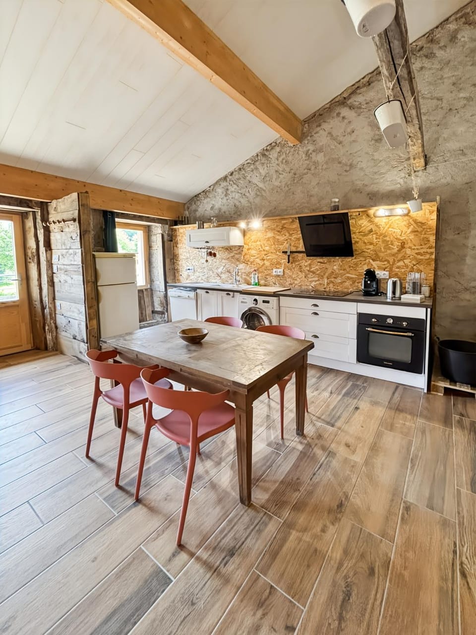Kitchen or kitchenette, Dining area, dishwasher, oven, stove