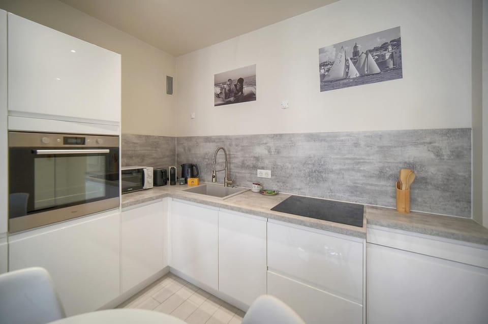FRGK RUE HOCHE Luxury 2BR - Large Terrace - 2 min Palais Apartment in Cannes