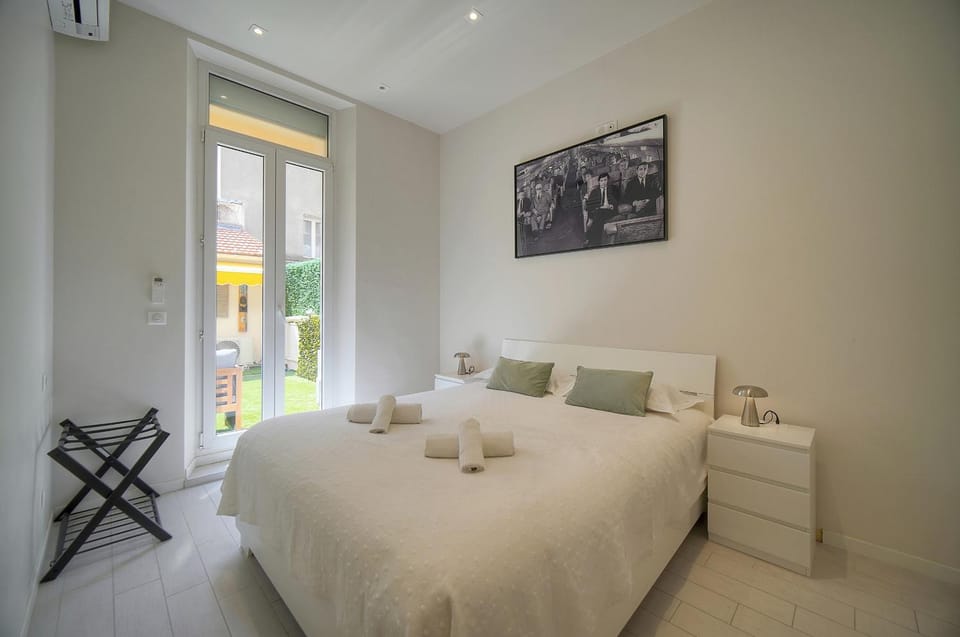 FRGK RUE HOCHE Luxury 2BR - Large Terrace - 2 min Palais Apartment in Cannes