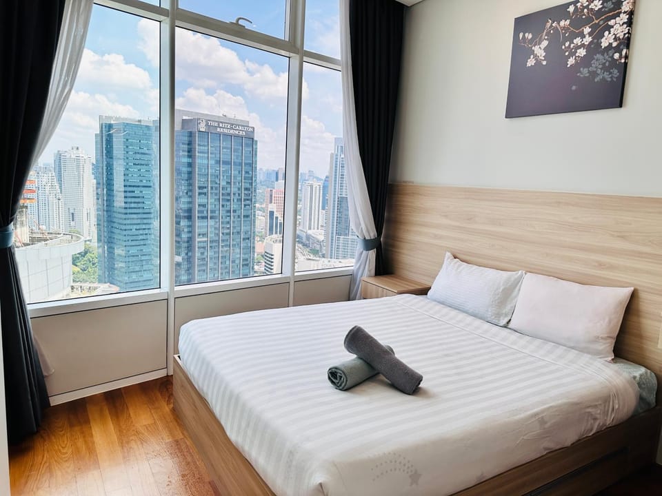 Bed, Photo of the whole room, Bedroom, towels
