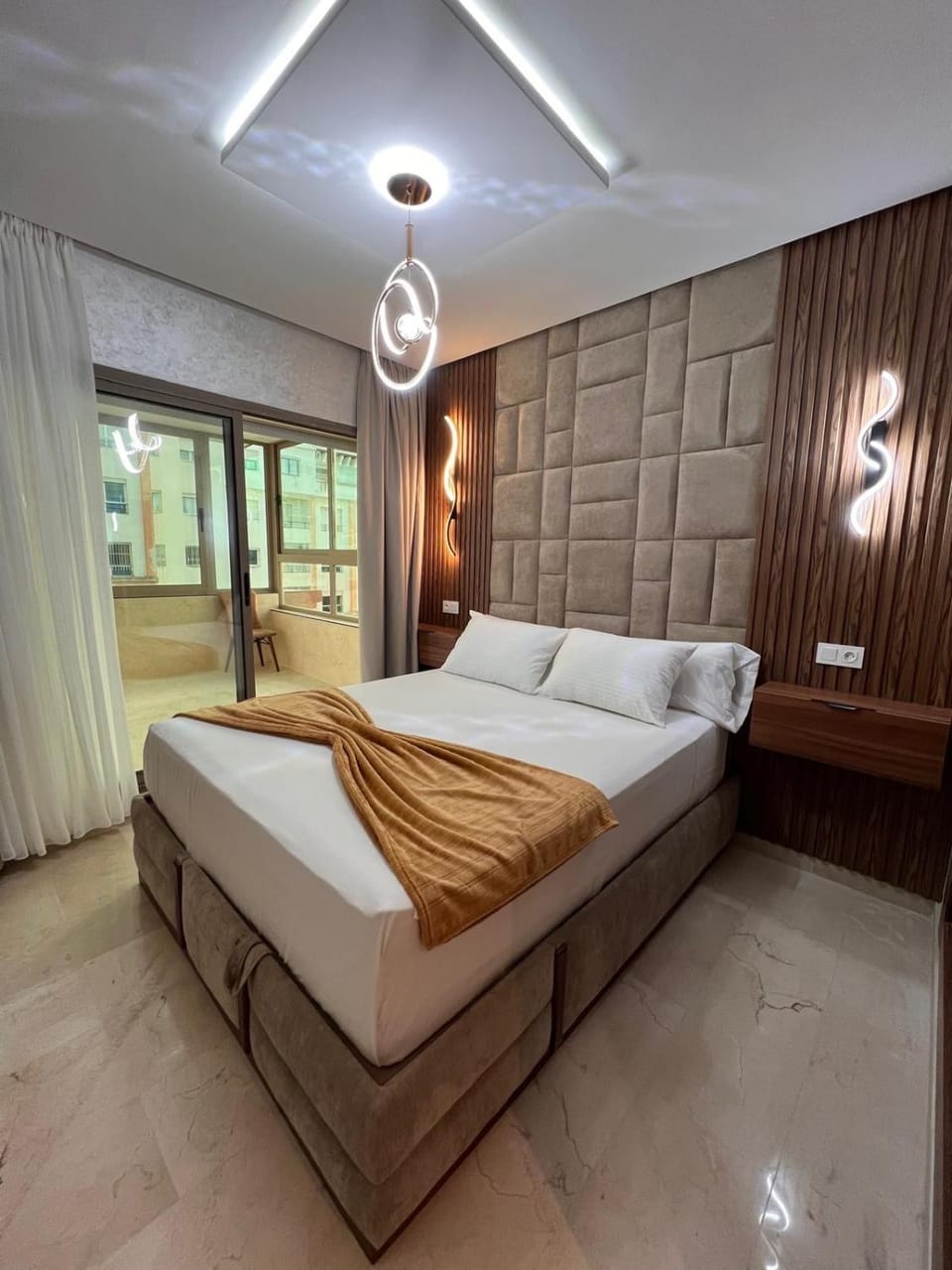 Bed, Photo of the whole room, Bedroom, towels