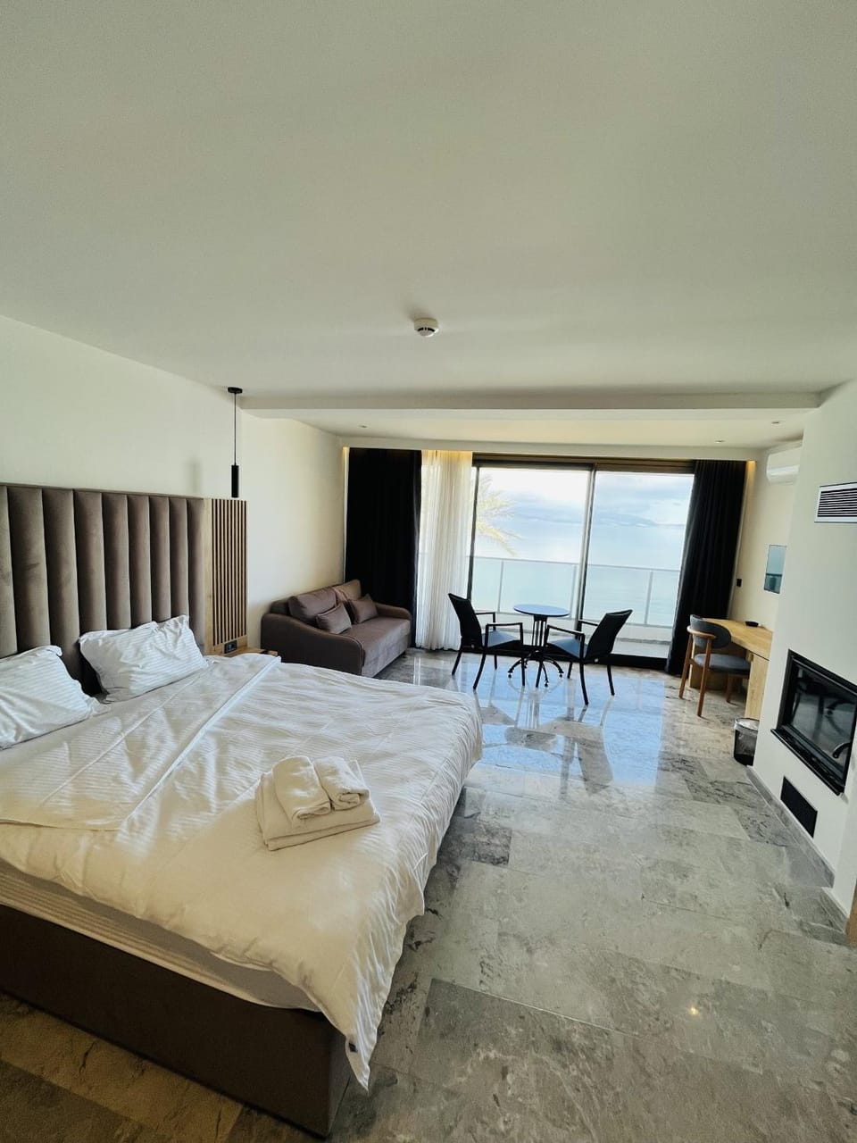 Living room, towels