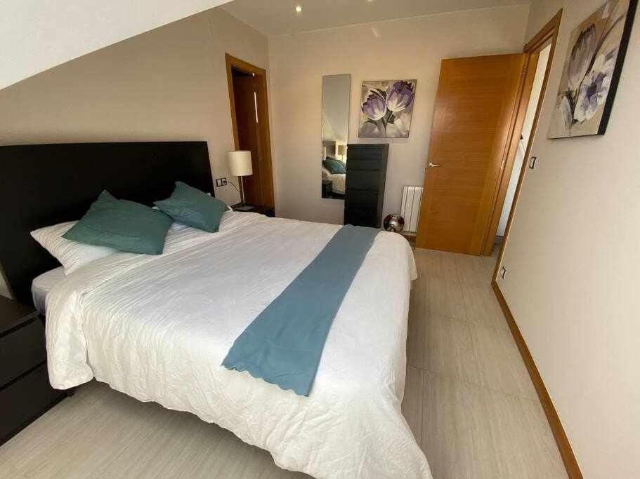 Playa América Ático 4G by YBH Apartment in Viana do Castelo District, Portugal