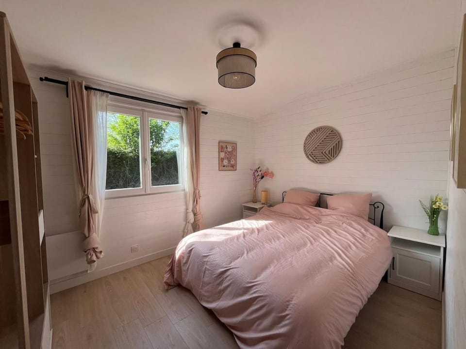 Chalet Standing de 55 m2 avec jardin clos, en bord de rivière, proche Disneyland, avec piscine et trampoline Chalet in Île-de-France