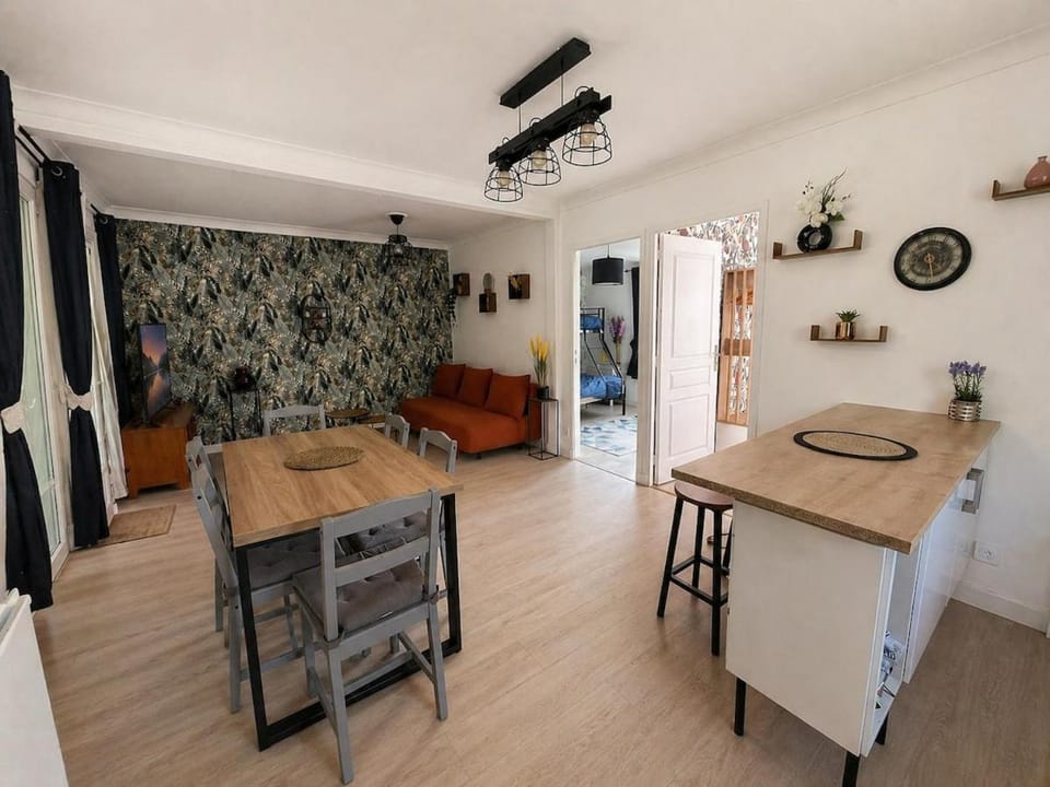 Chalet Standing de 55 m2 avec jardin clos, en bord de rivière, proche Disneyland, avec piscine et trampoline Chalet in Île-de-France