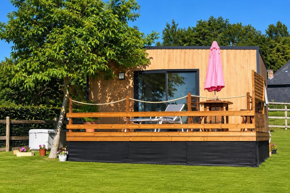 Le Sunset Lodge -Tiny house équipée Superbe Vue &Jacuzzi -Proche Honfleur &Deauville- Calme confort wifi House in Normandy