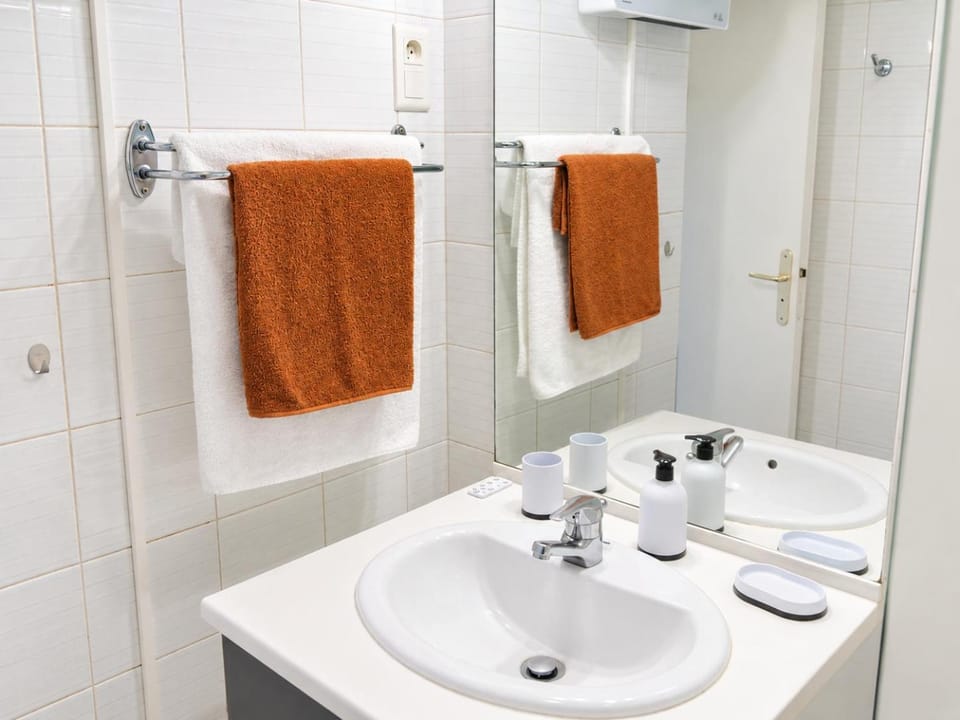 Bathroom, towels