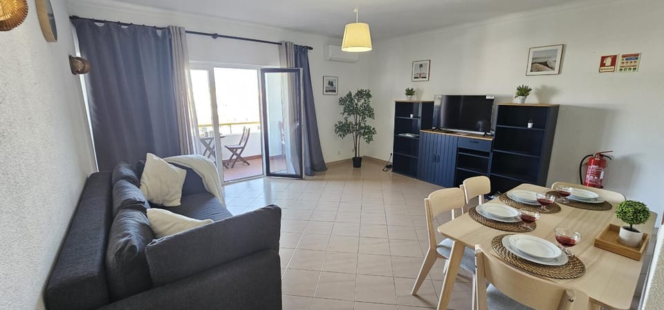TV and multimedia, Living room, Dining area
