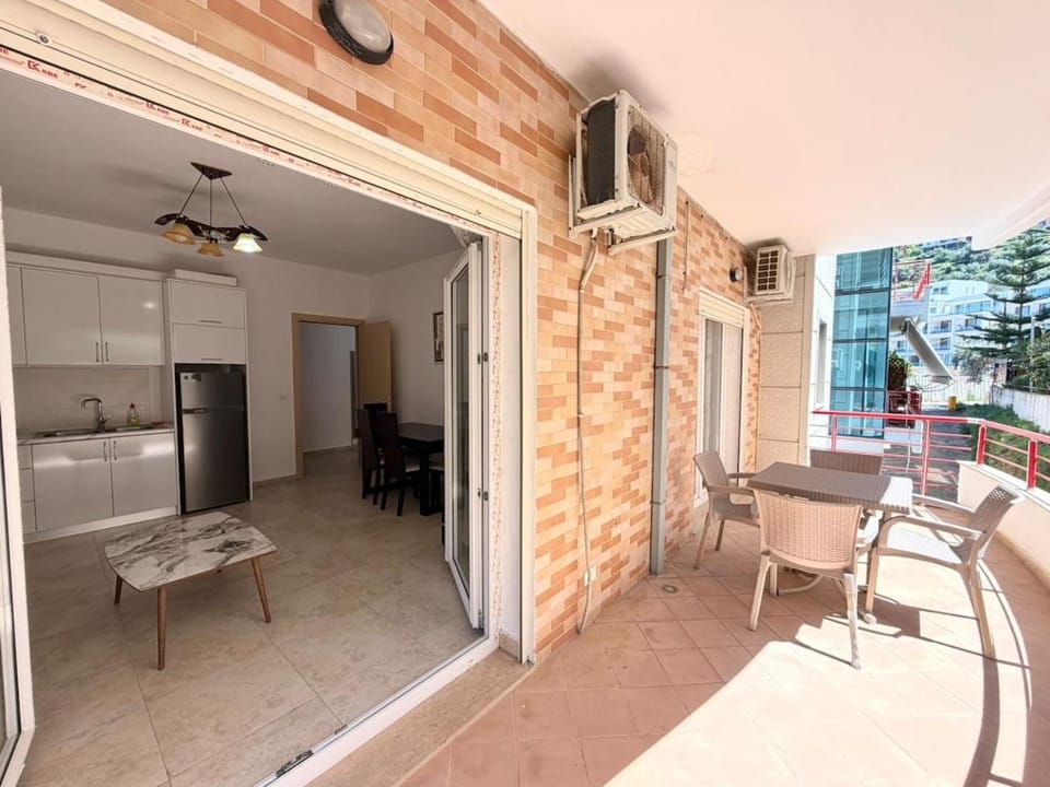 Relaxing Balcony Escape - Free Parking -5 Guests Apartment in Vlorë