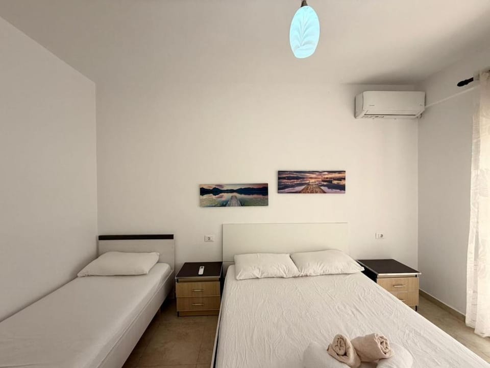 Relaxing Balcony Escape - Free Parking -5 Guests Apartment in Vlorë