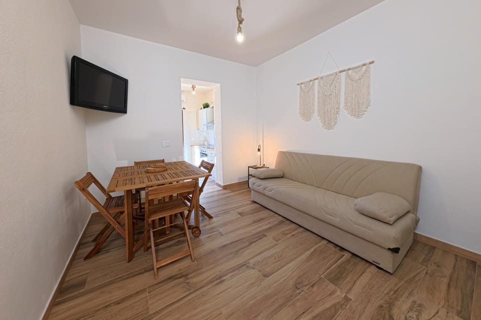 TV and multimedia, Living room, Dining area