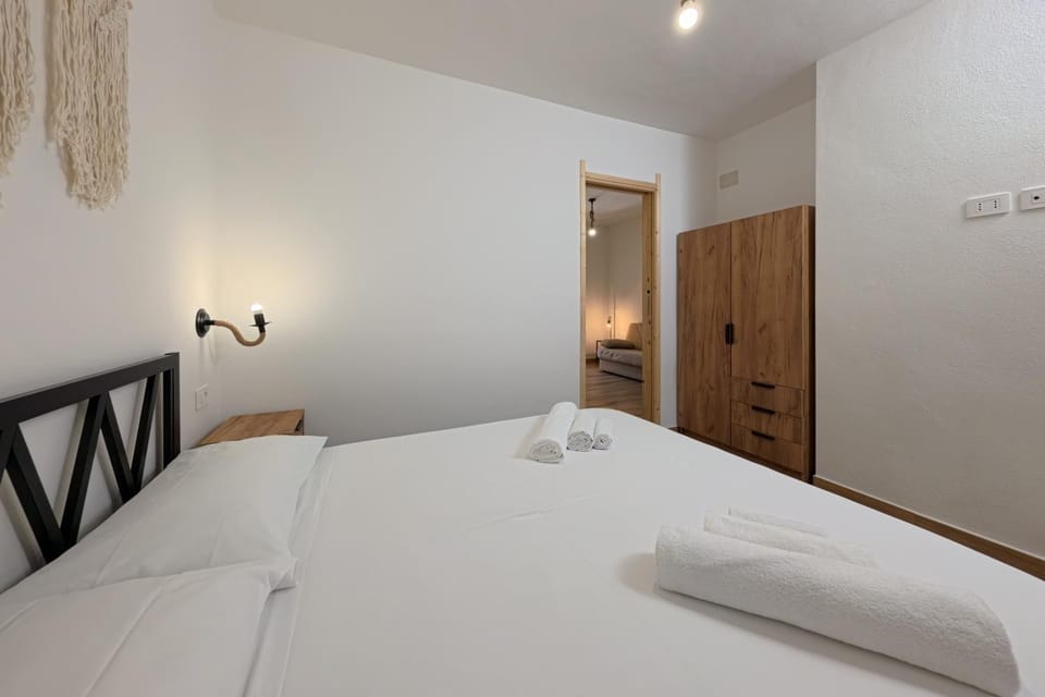 Bedroom, wardrobe, air conditioner