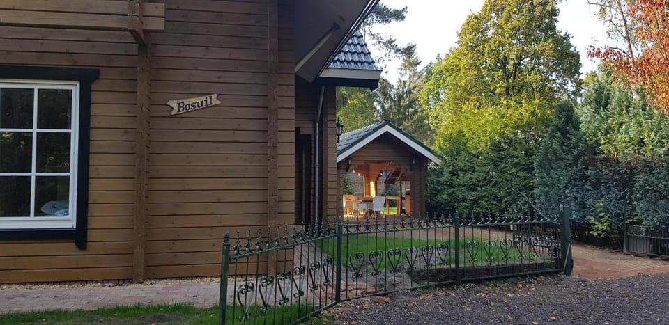 Group villa Bosuil | Hottub | 14 Pers. House in Hoenderloo