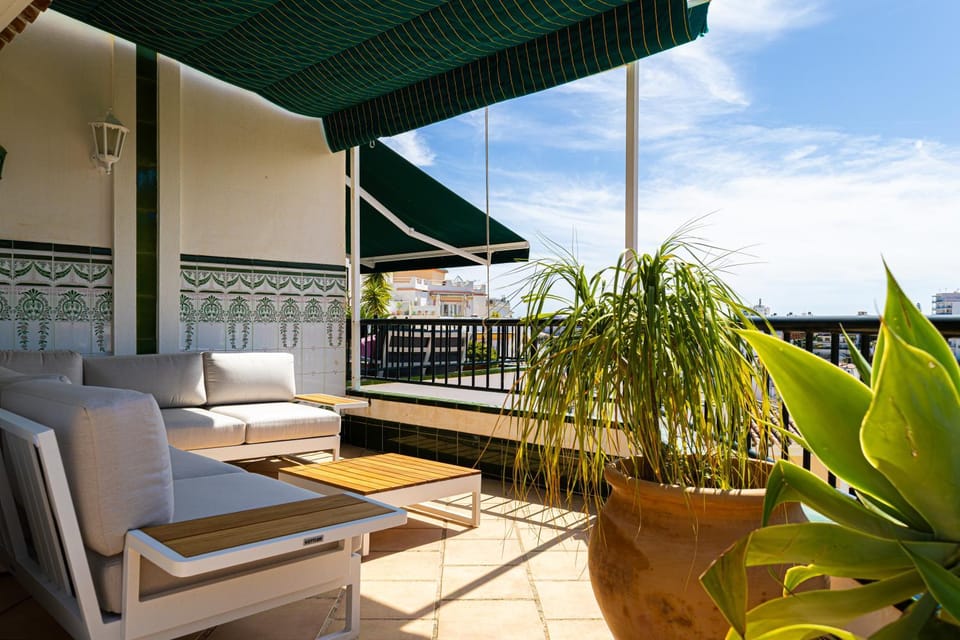 View (from property/room), Balcony/Terrace, Seating area