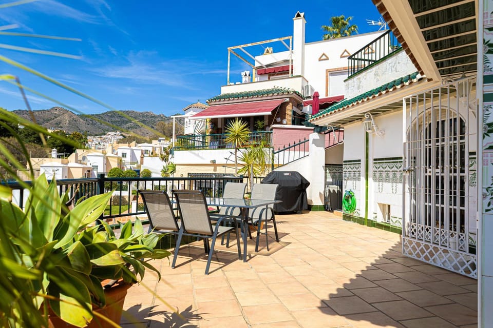 View (from property/room), Balcony/Terrace, Dining area