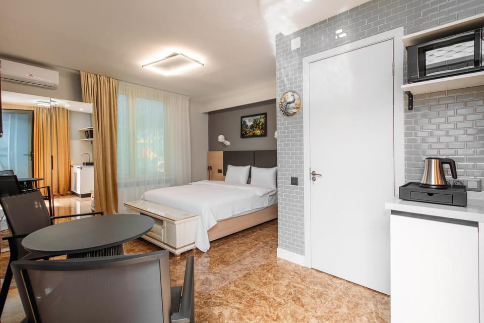 Bed, TV and multimedia, Kitchen or kitchenette, Bedroom, minibar, air conditioner