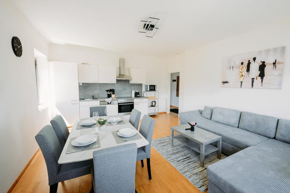 Kitchen or kitchenette, Living room, Seating area, Dining area, Food, kitchen