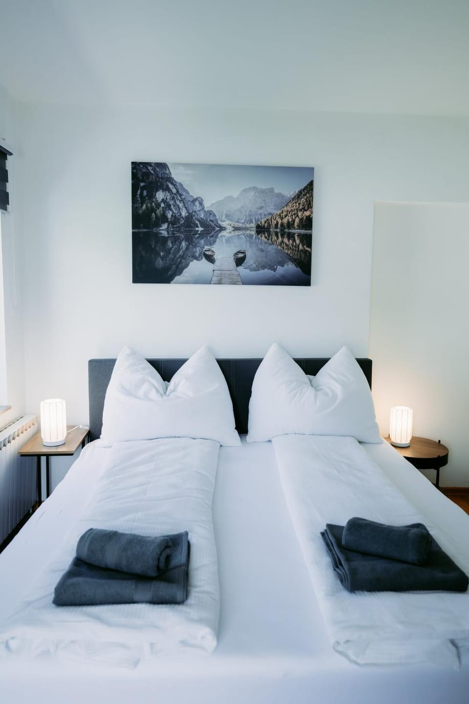 Bed, Photo of the whole room, Bedroom, towels